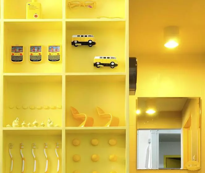 Jellybean Ezy Hostel Sathorn