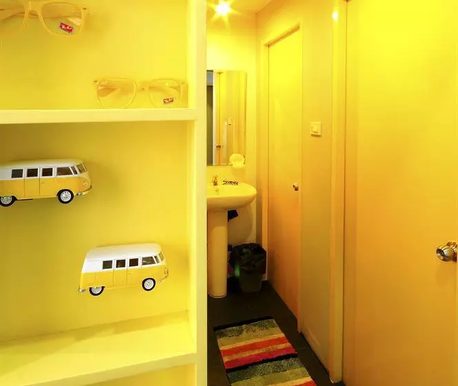 Jellybean Ezy Hostel Sathorn