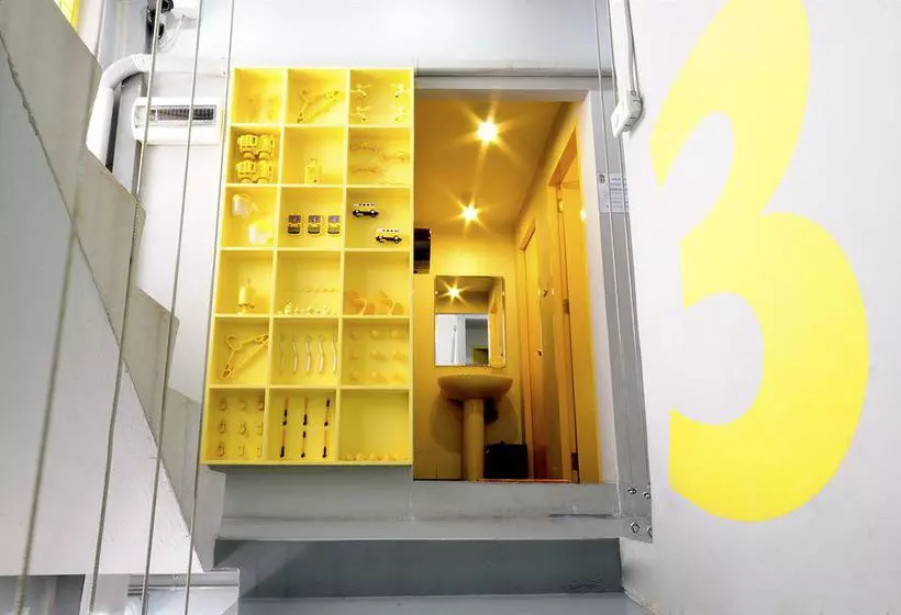 Jellybean Ezy Hostel Sathorn