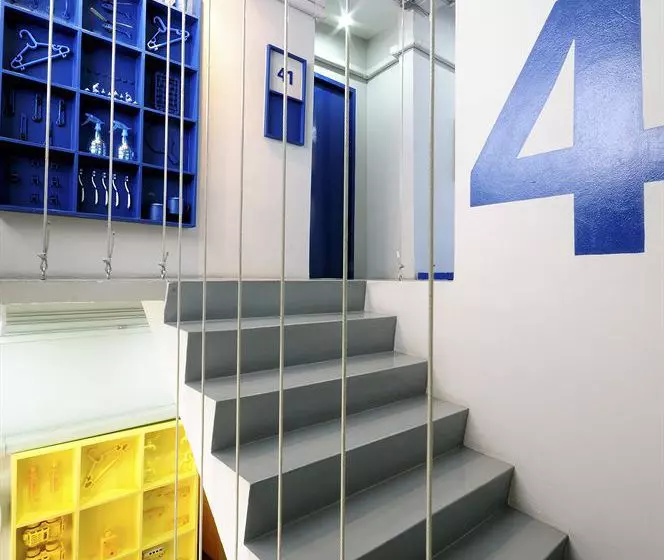 Jellybean Ezy Hostel Sathorn