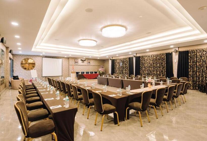 فندق Amaroossa Grande Bekasi