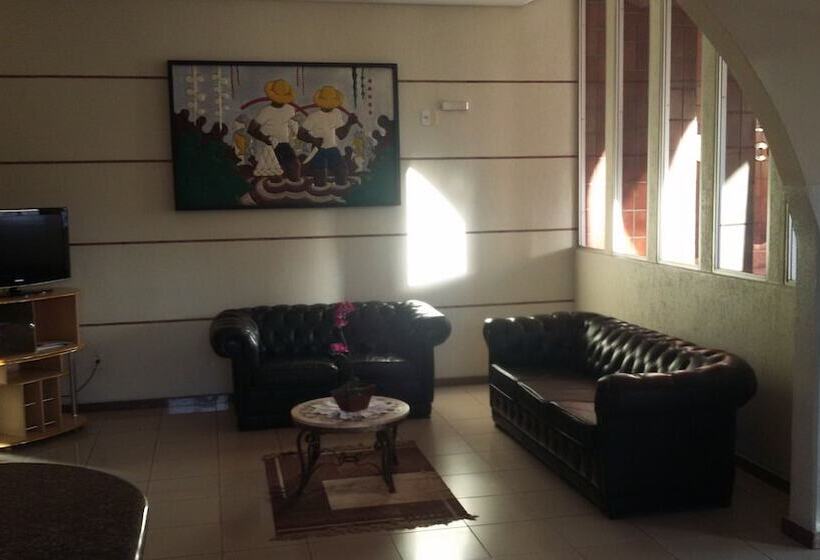 בית מלון כפרי Central