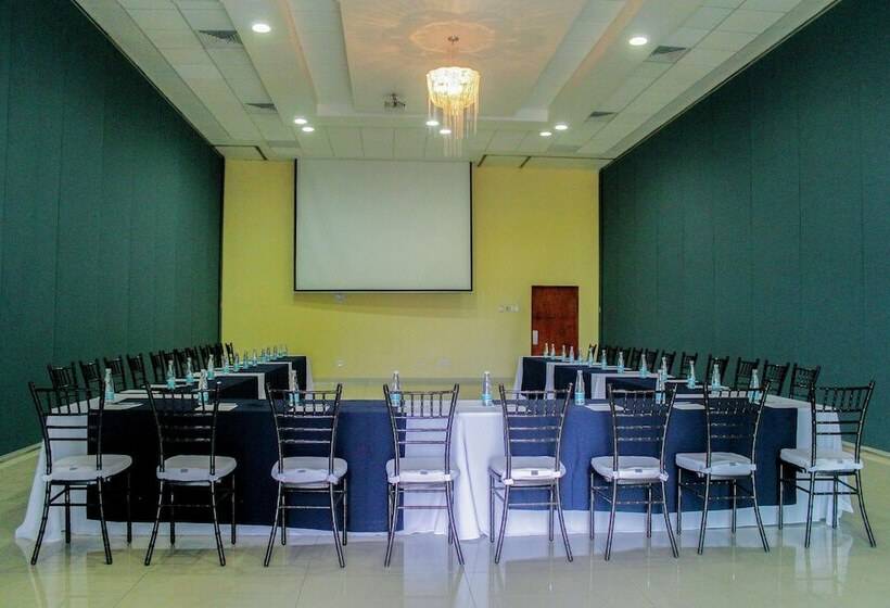 هتل Hampton Inn & Suites By Hilton Aguascalientes Airport