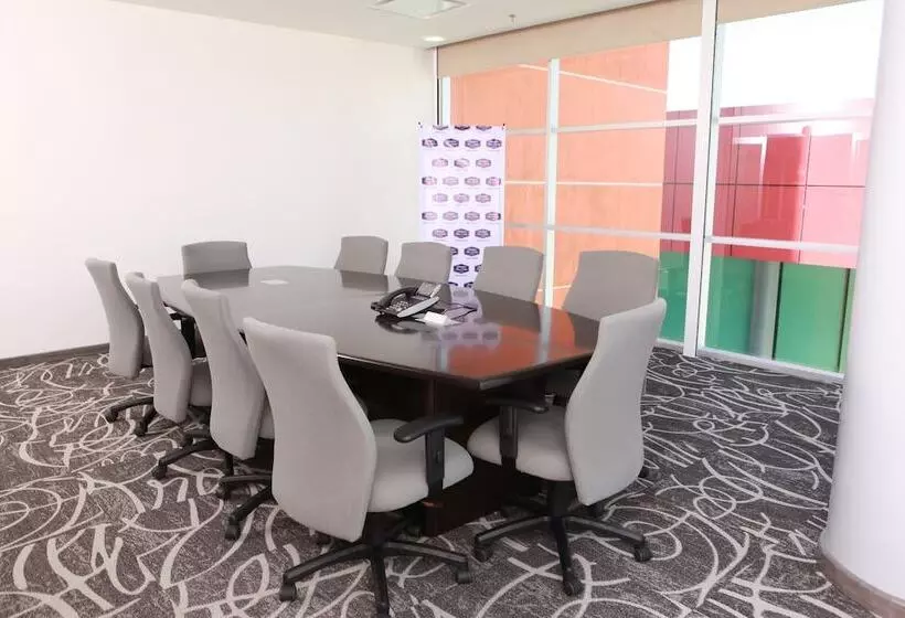 בית מלון כפרי Hampton Inn & Suites By Hilton Aguascalientes Airport