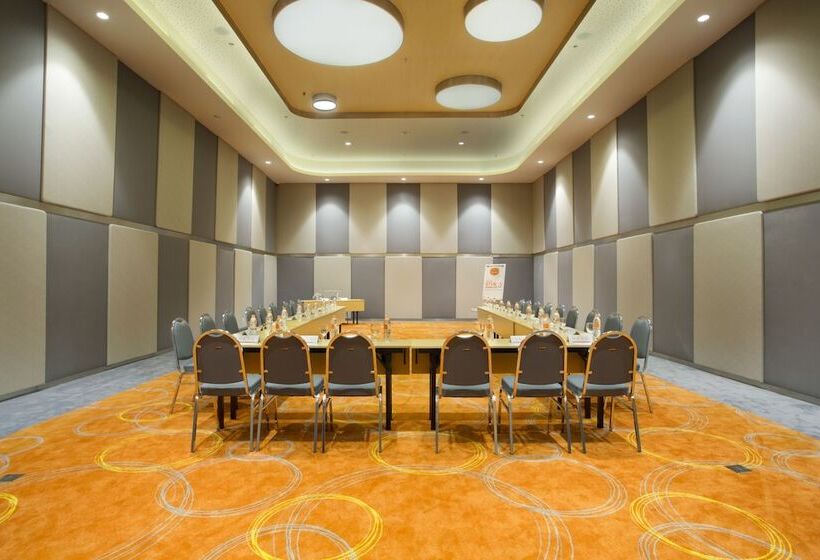 Harris Hotel & Conventions Bekasi