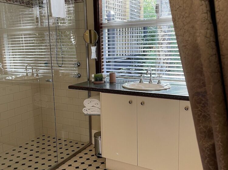 בית מלון כפרי Rosewood Guesthouse