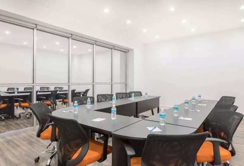 Отель Tryp By Wyndham Wtc Mexico