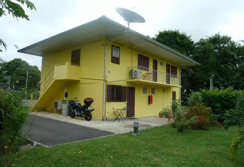 Au Petit Canal Fleuri