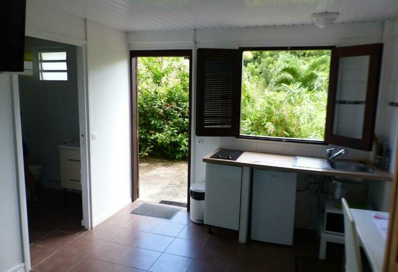 Au Petit Canal Fleuri