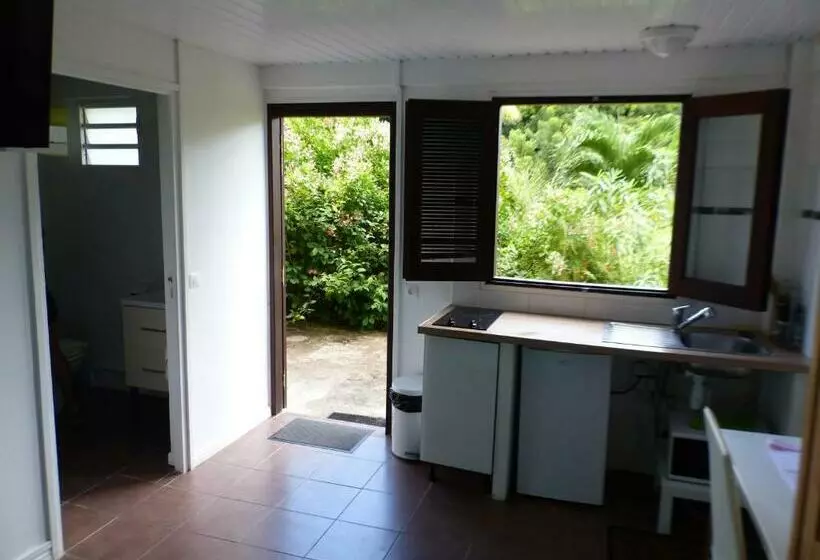 Au Petit Canal Fleuri