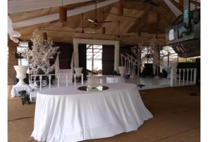 Aamiaismajoitus (B&B) Friends Clubhouse 2 Near La Calypso