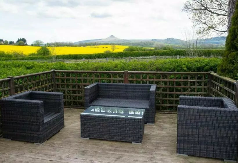 Hotelli The Treebridge