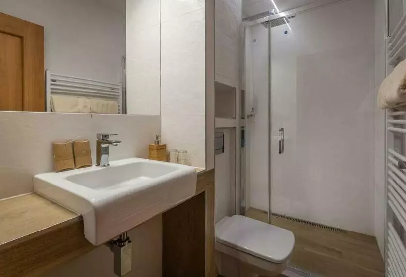 Majatalo Penzion Larion