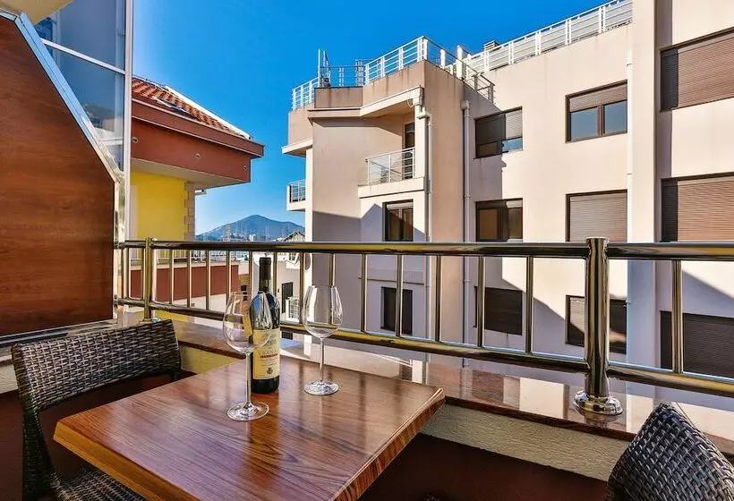 تختخواب و صبحانه Apartmani Luka   Vila Brzulovic