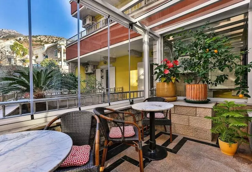 تختخواب و صبحانه Apartmani Luka   Vila Brzulovic