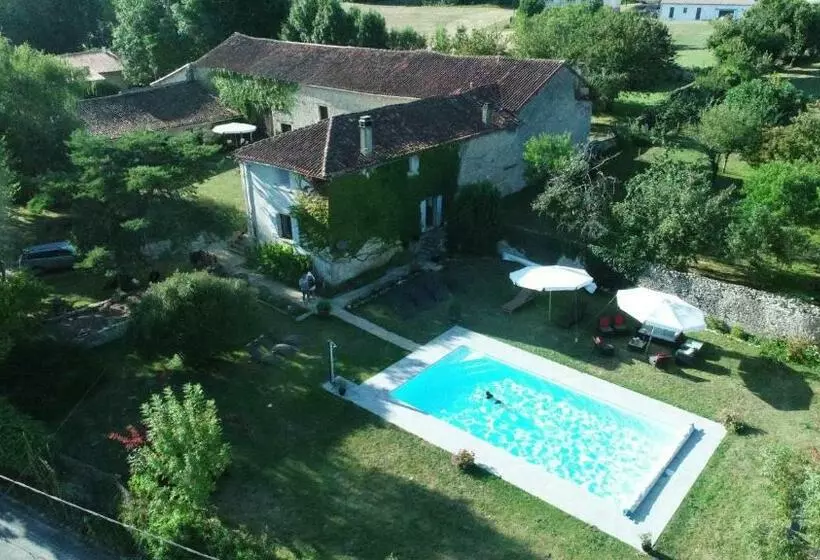 Aamiaismajoitus (B&B) Les Granges De La Leigne, Ruffec