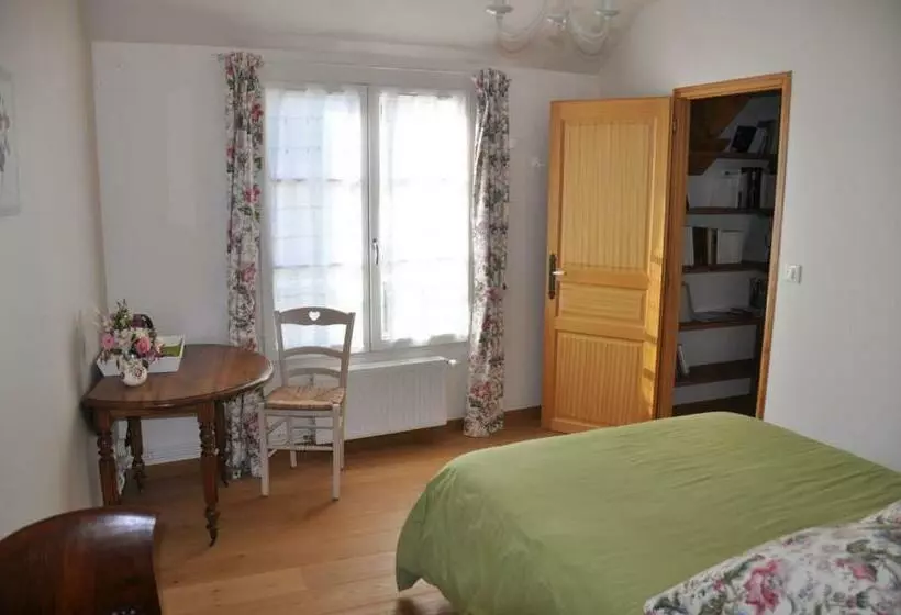 Aamiaismajoitus (B&B) Maison Vérosia