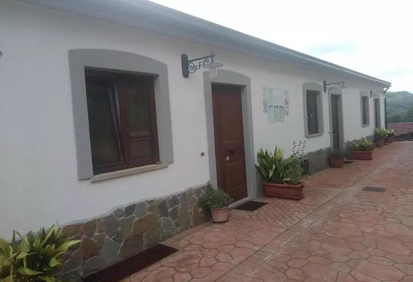 Hotelli Azienda Agrituristica Le Prunelle