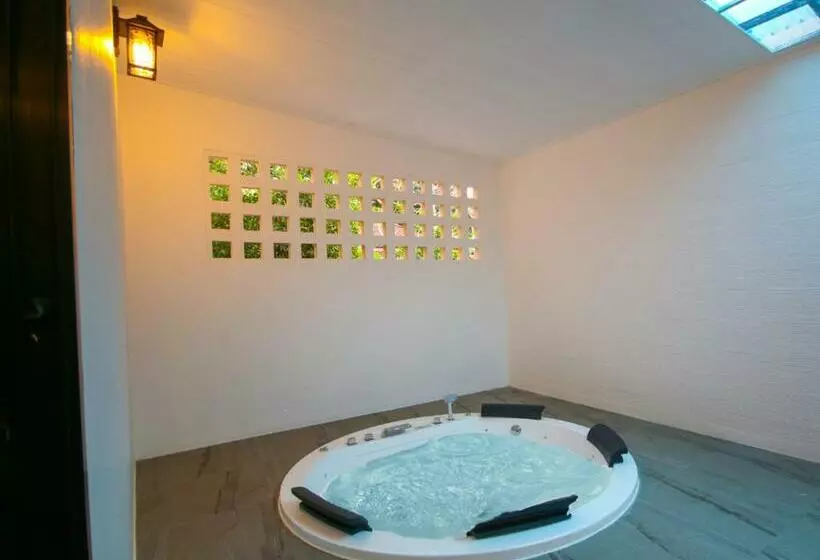 Hotelli River Tree Resort