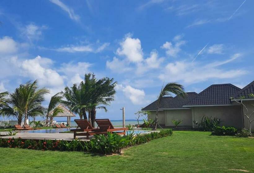 ホテル The Kelong Trikora Resort