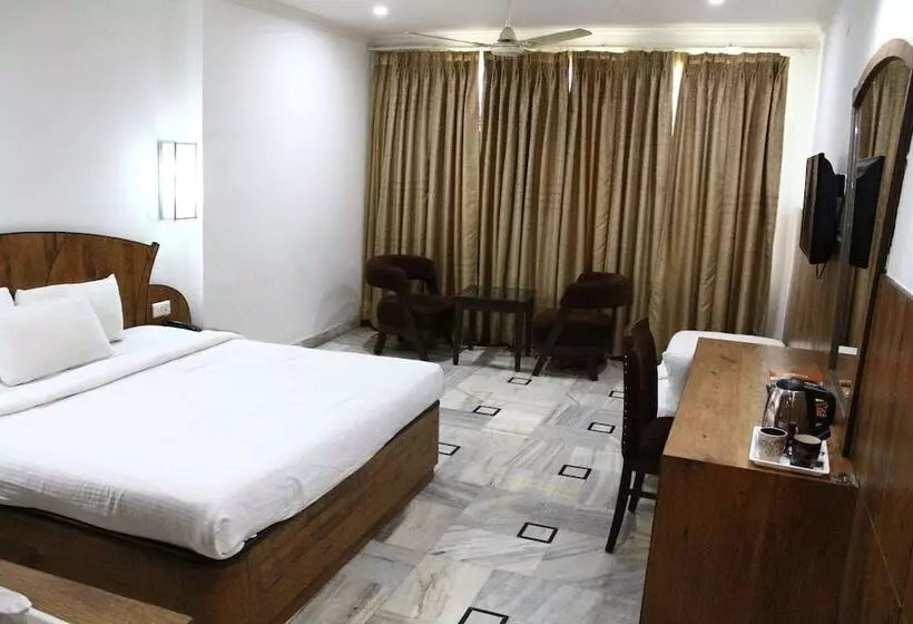 Amr Hotel, Katra