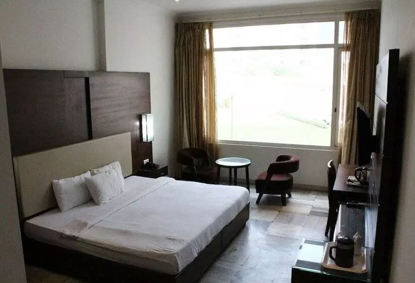 Amr Hotel, Katra