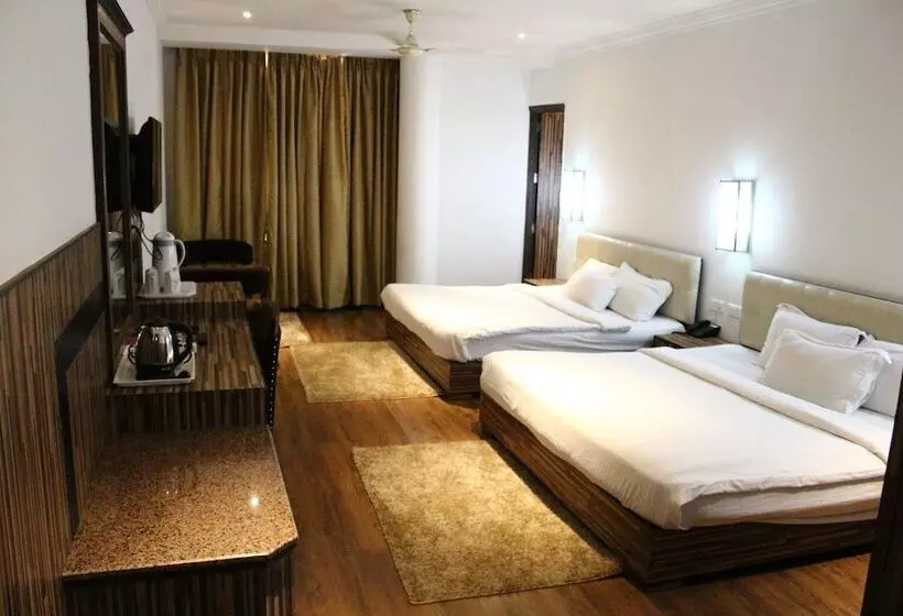 Amr Hotel, Katra