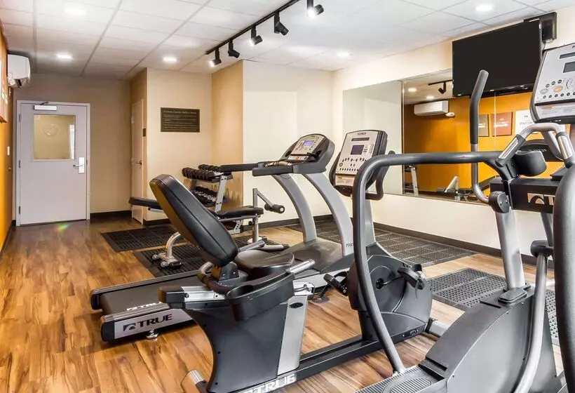 호텔 Comfort Suites Woodland  Sacramento Airport