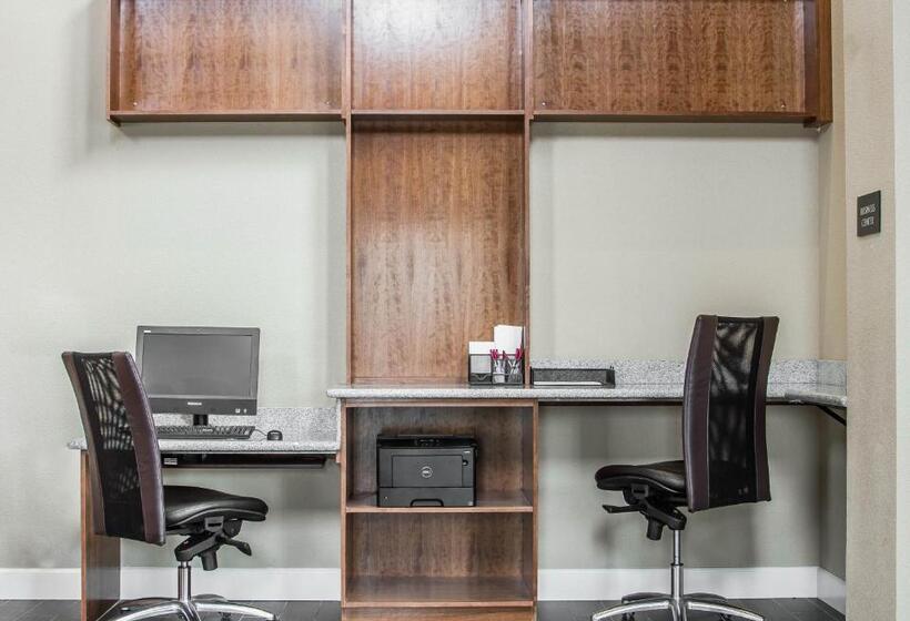 酒店 Comfort Suites Woodland  Sacramento Airport