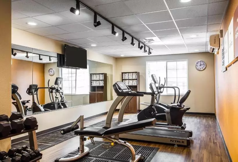 호텔 Comfort Suites Woodland  Sacramento Airport