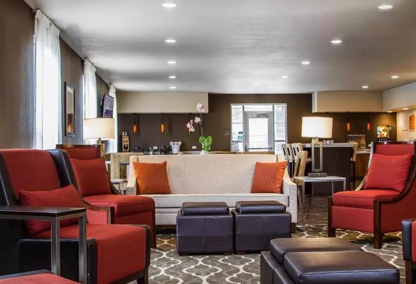 호텔 Comfort Suites Woodland  Sacramento Airport