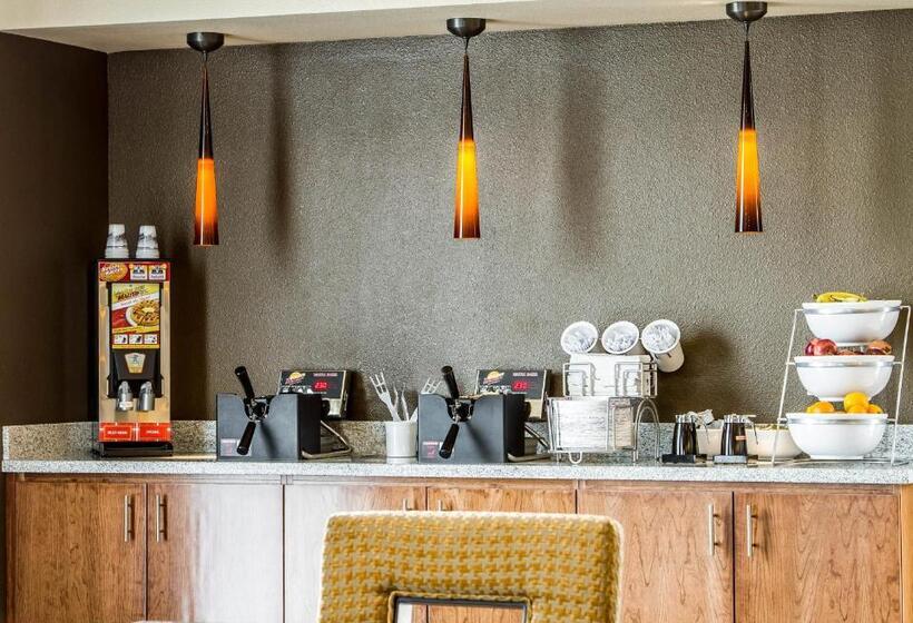 酒店 Comfort Suites Woodland  Sacramento Airport