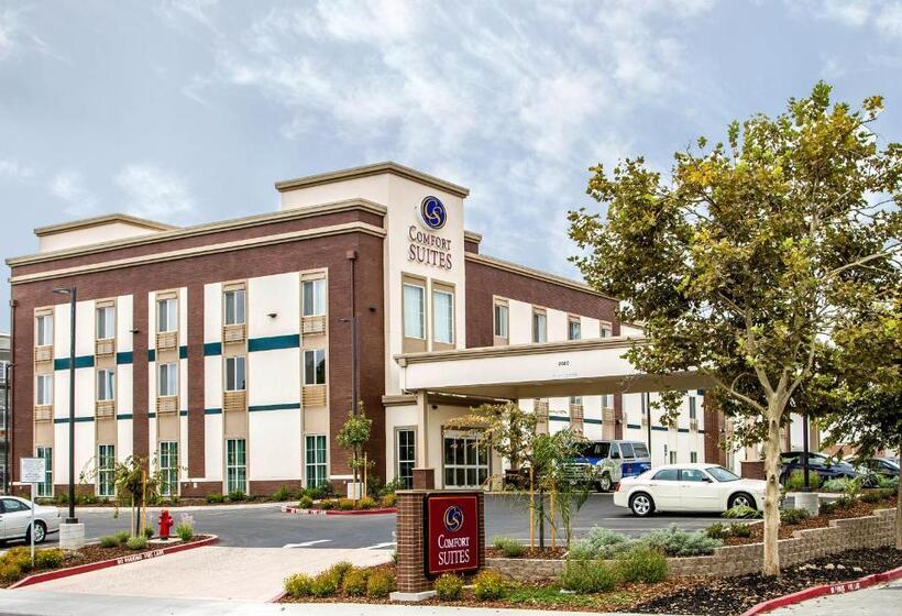 酒店 Comfort Suites Woodland  Sacramento Airport