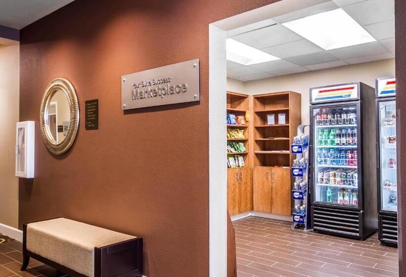 酒店 Comfort Suites Woodland  Sacramento Airport