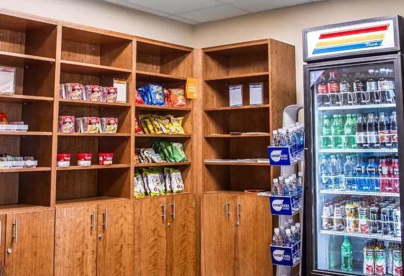 호텔 Comfort Suites Woodland  Sacramento Airport