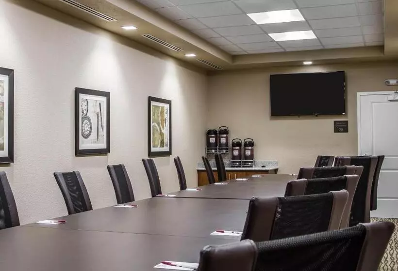 호텔 Comfort Suites Woodland  Sacramento Airport