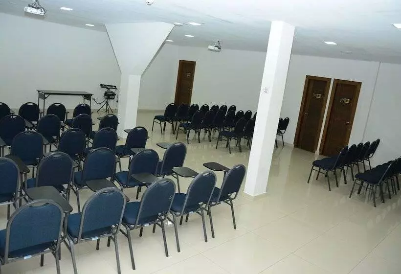 فندق Economy Master