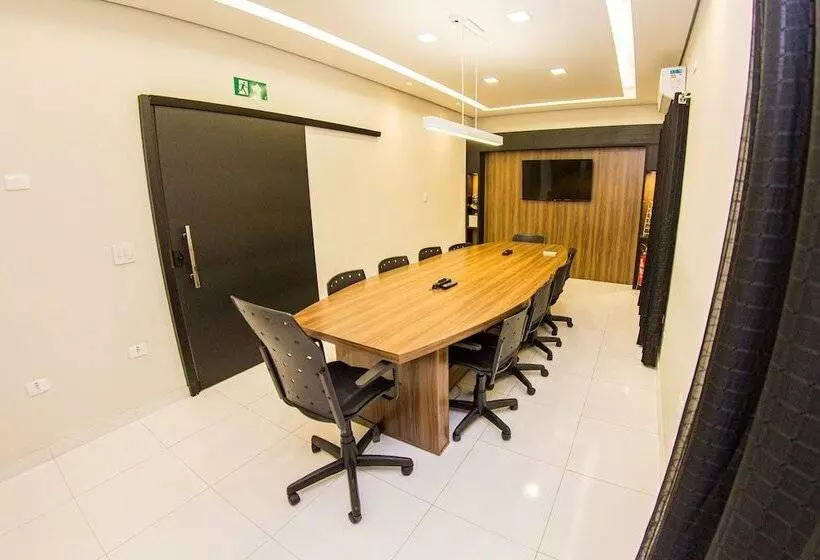 فندق Economy Master