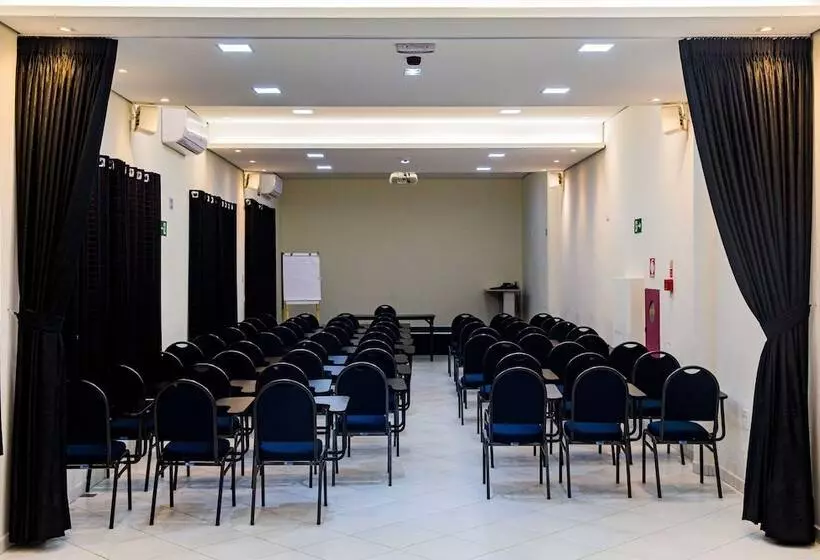 فندق Economy Master