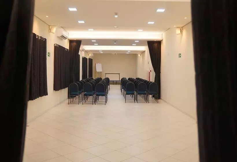 فندق Economy Master