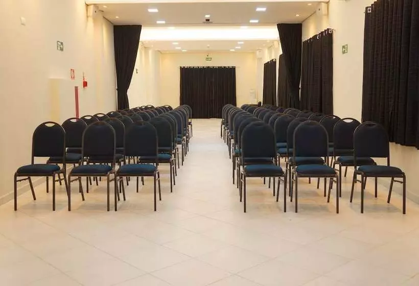 فندق Economy Master