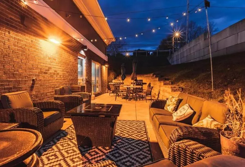 Отель Holiday Inn Express & Suites New Martinsville, An Ihg