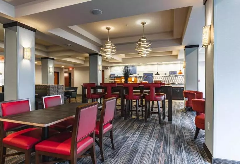Отель Holiday Inn Express & Suites New Martinsville, An Ihg