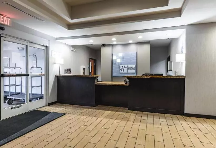 Отель Holiday Inn Express & Suites New Martinsville, An Ihg