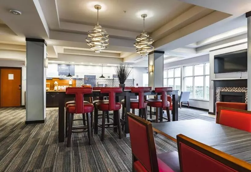 Отель Holiday Inn Express & Suites New Martinsville, An Ihg