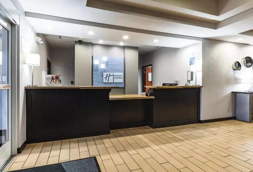 Отель Holiday Inn Express & Suites New Martinsville, An Ihg