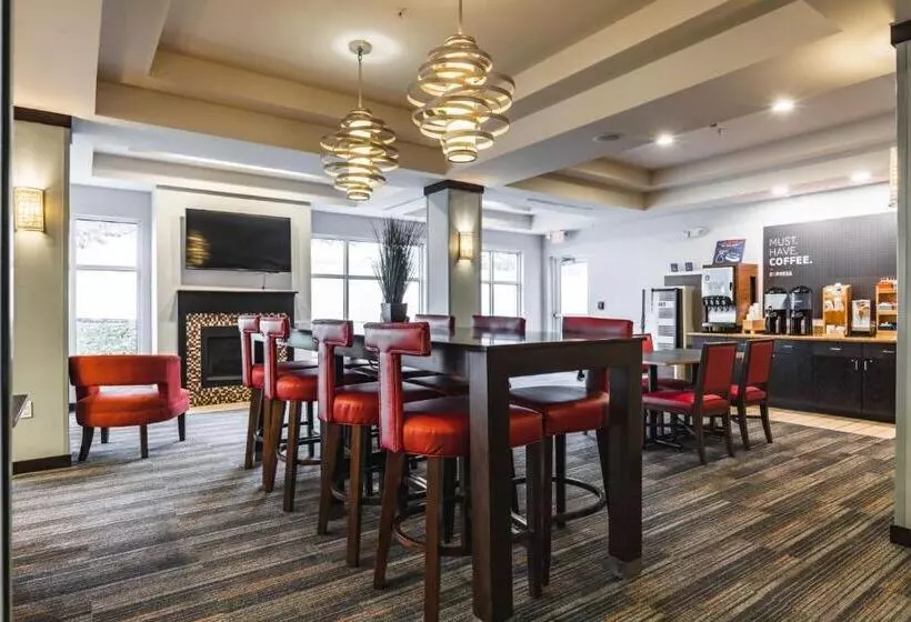 Отель Holiday Inn Express & Suites New Martinsville, An Ihg