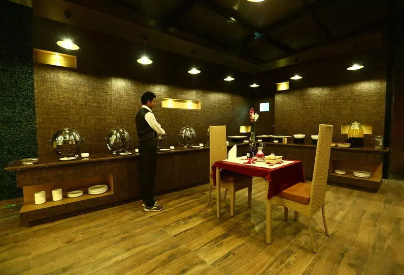 Отель Safari Park Resort