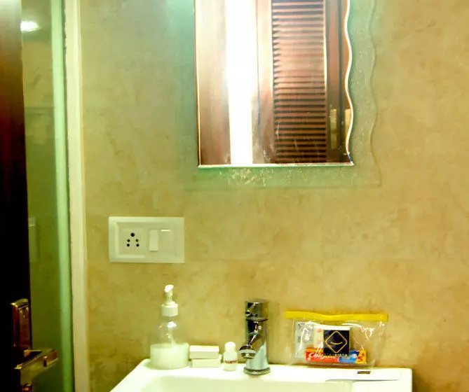 هتل Stay Vista Rooms Near Mumbai Airport