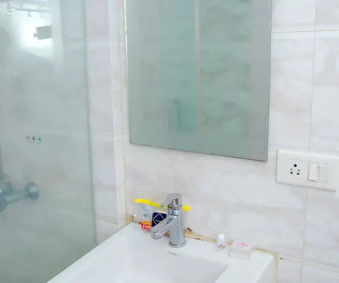 هتل Stay Vista Rooms Near Mumbai Airport